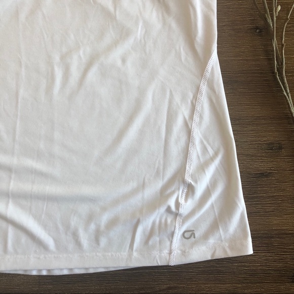 Gapfit Breathe Strappy Workout Tank w Built in Bra - Picture 4 of 6